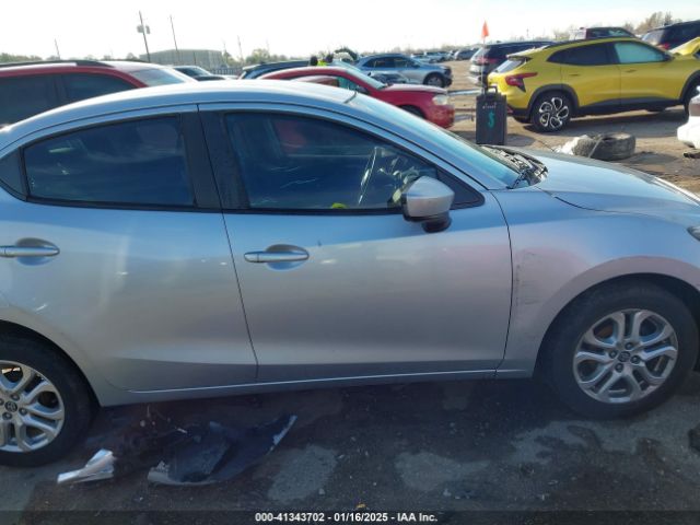 3MYDLBYV2HY172411 Toyota YARIS IA