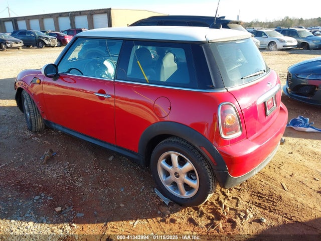 2009 MINI COOPER WMWMF33559TU75936 Photo 2