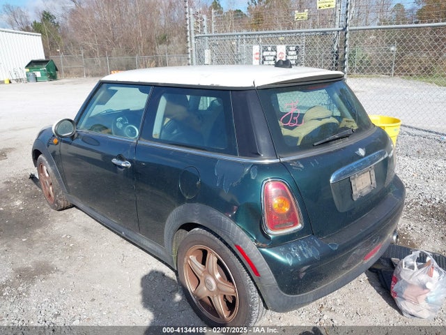 2007 MINI COOPER WMWMF33567TU62612 Photo 2