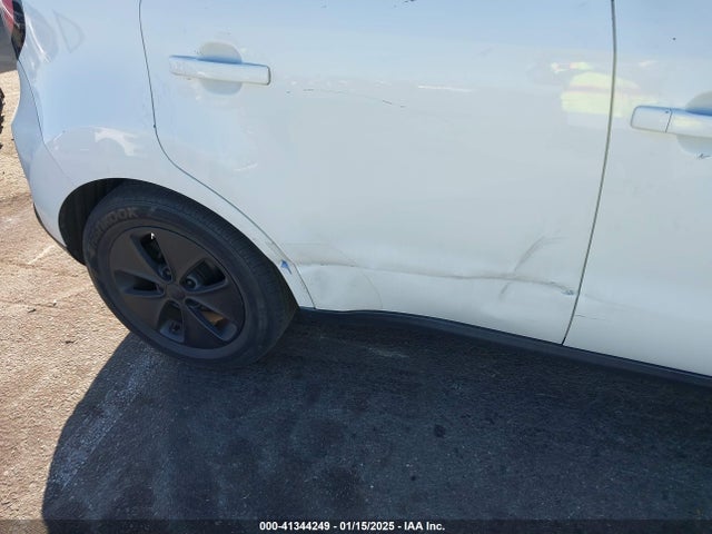 KIA Soul 2015 KNDJN2A27F7159535 Image 12