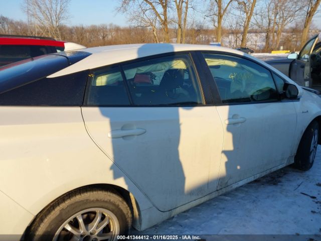 JTDKARFU1G3002577 Toyota Prius Three