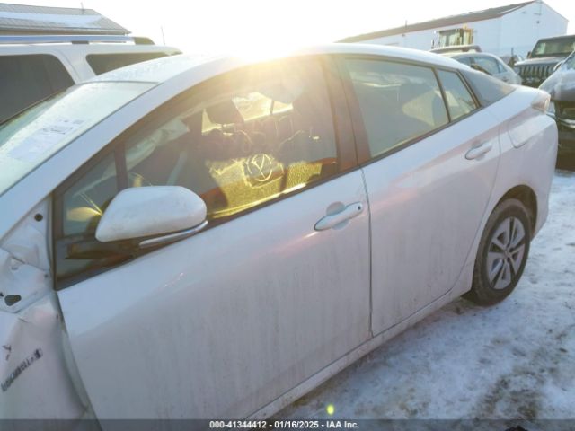 JTDKARFU1G3002577 Toyota Prius Three