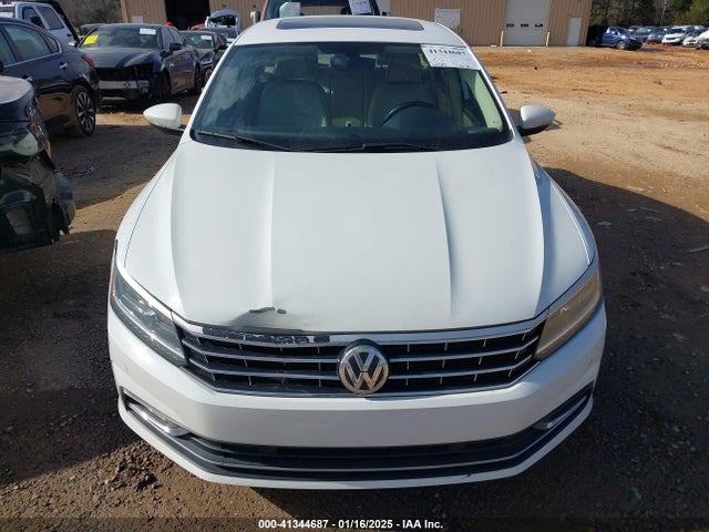 1VWGT7A36HC037052 Volkswagen Passat 1.8t Se