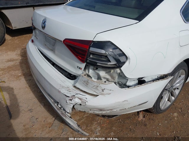 1VWGT7A36HC037052 Volkswagen Passat 1.8t Se