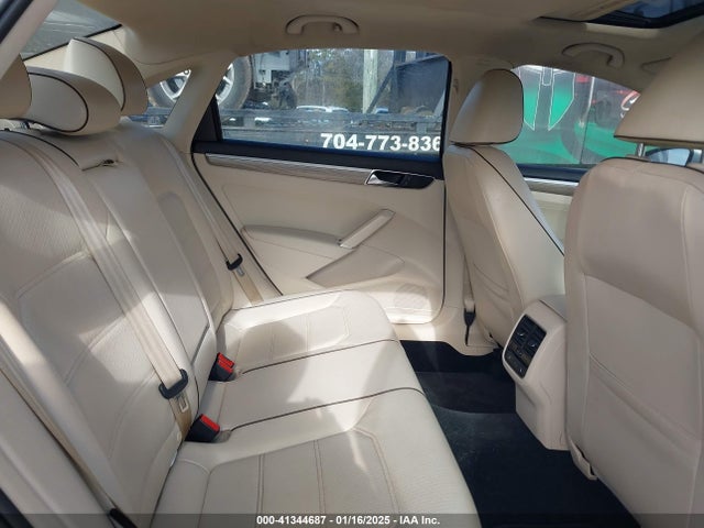 1VWGT7A36HC037052 Volkswagen Passat 1.8t Se