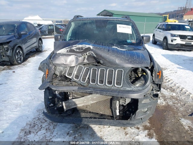 ZACCJBBB4JPH83209 Jeep Renegade Latitude 4x4