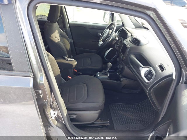 ZACCJBBB4JPH83209 Jeep Renegade Latitude 4x4