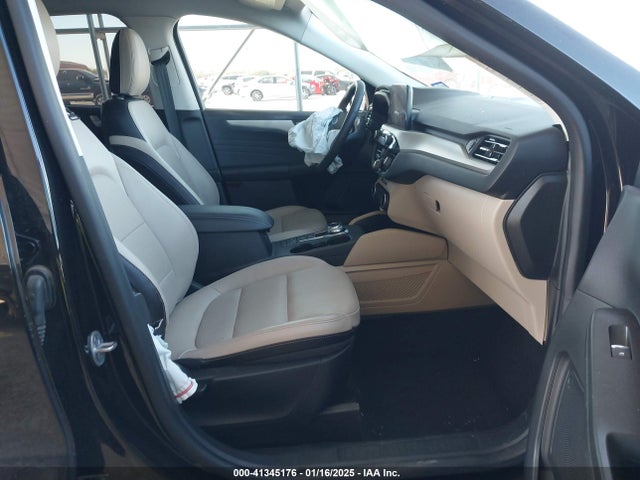 1FMCU0H67NUA10269 Ford ESCAPE SEL