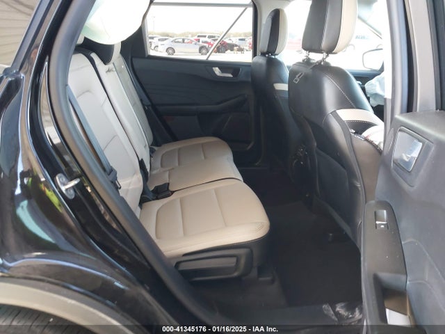 1FMCU0H67NUA10269 Ford ESCAPE SEL