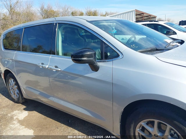 Chrysler Pacifica Touring L 2024 2C4RC1BG6RR187116 Image 13