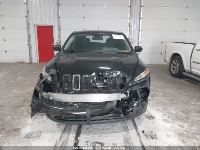 1C4PJMAS3GW138870 Jeep Cherokee Sport