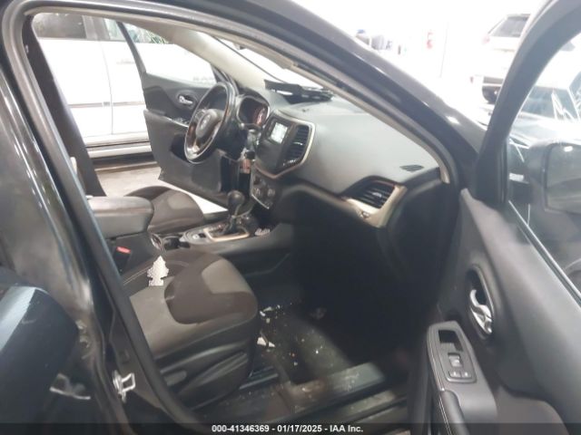 1C4PJMAS3GW138870 Jeep Cherokee Sport