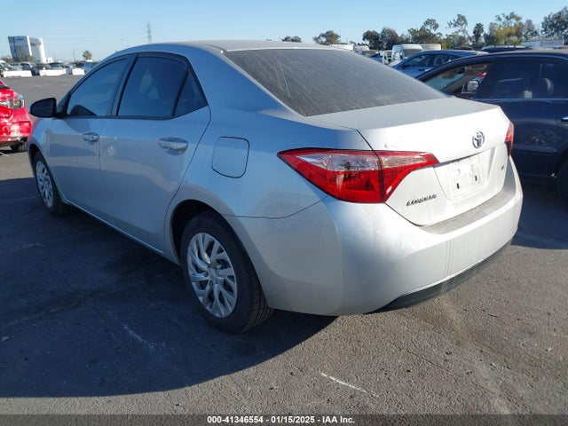 Toyota COROLLA LE 2018 5YFBURHE2JP809833 Image 3
