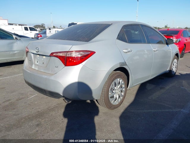 Toyota COROLLA LE 2018 5YFBURHE2JP809833 Image 4