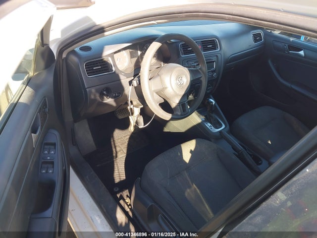 3VW2K7AJ5EM432118 Volkswagen Jetta 2.0l S