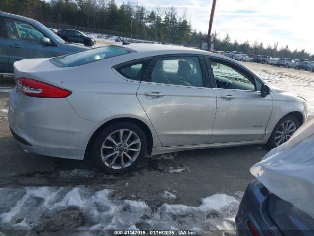 3FA6P0UUXHR390190 Ford Fusion Hybrid S