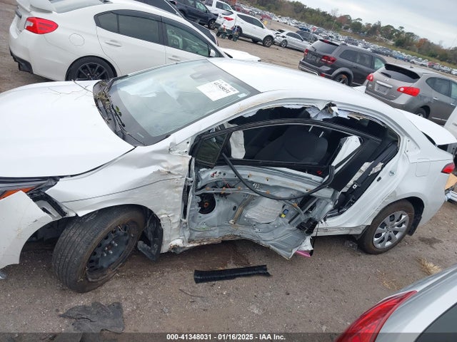 JTDEPMAE3N3015049 Toyota COROLLA LE