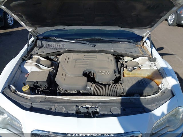 Chrysler 300 2014 2C3CCAAG2EH200018 Image 10