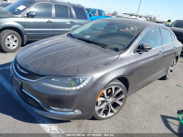 Chrysler 200 C 2015 1C3CCCCB2FN539545 Image 2