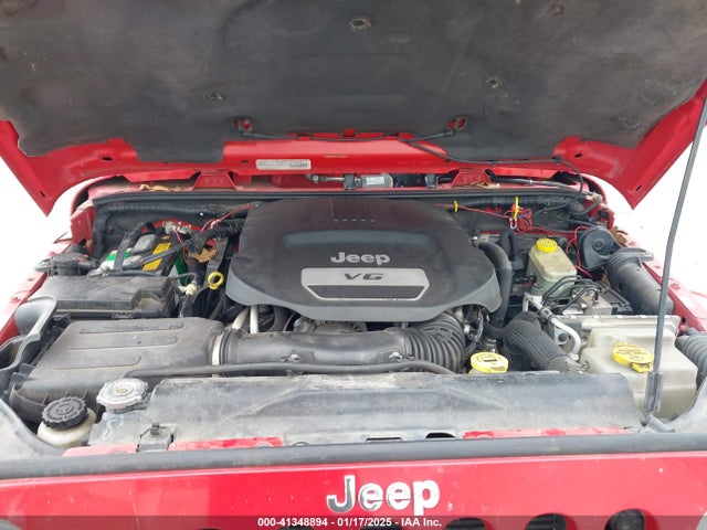 1C4BJWEG8EL246797 Jeep Wrangler Unlimited Sahara