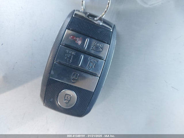 KIA SEDONA LX 2018 KNDMB5C12J6404512 Image 11