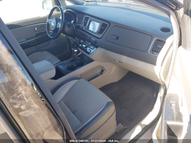KIA SEDONA LX 2018 KNDMB5C12J6404512 Image 5
