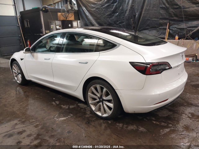 2018 TESLA MODEL 3 5YJ3E1EA0JF025358 Photo 2