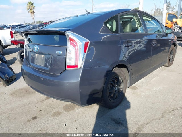 JTDKN3DU6F1971290 Toyota Prius Two