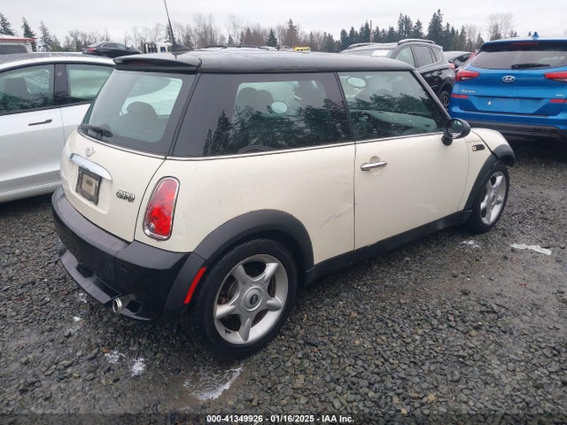 2005 MINI COOPER WMWRC33445TC59272 Photo 3