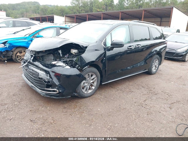 5TDYRKEC3RS205829 Toyota SIENNA XLE