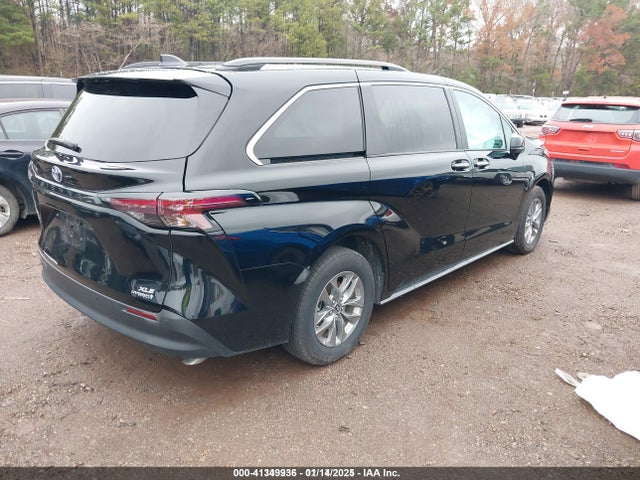 5TDYRKEC3RS205829 Toyota SIENNA XLE