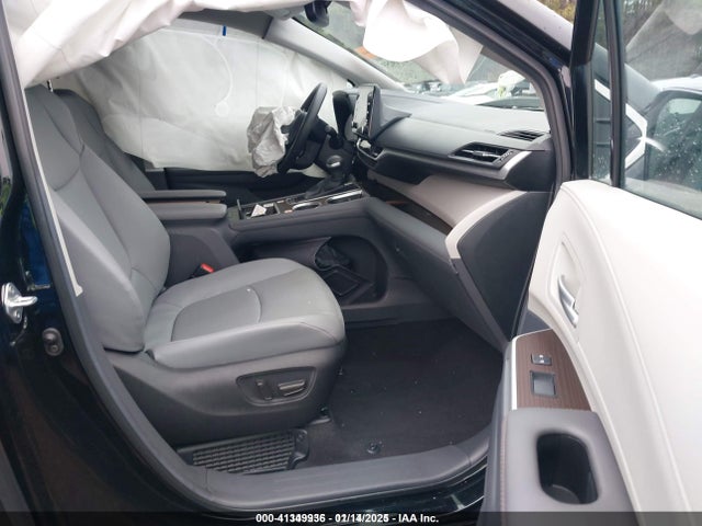 5TDYRKEC3RS205829 Toyota SIENNA XLE
