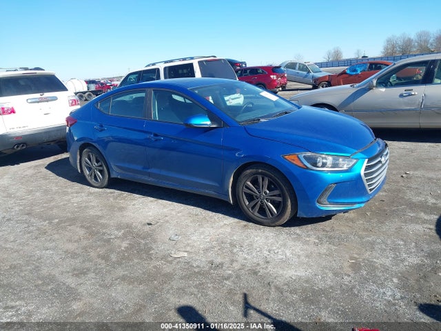 2018 5NPD84LF7JH323645 main image
