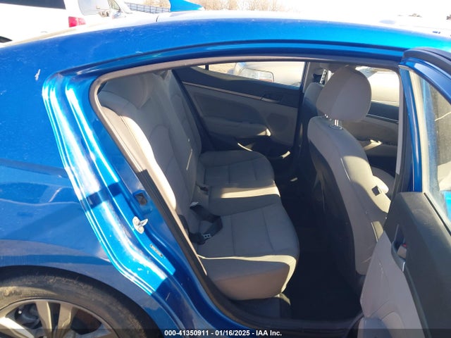 Hyundai Elantra Value Edition 2018 5NPD84LF7JH323645 Image 8