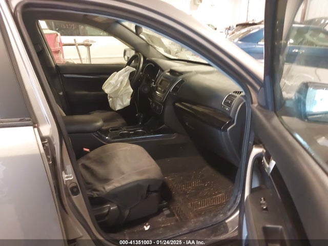 5XYKT3A6XEG545998 KIA SORENTO LX