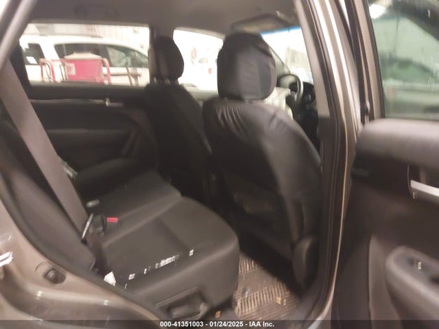 5XYKT3A6XEG545998 KIA SORENTO LX