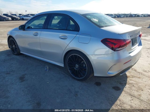 WDD3G4EB3KW006763 Mercedes-Benz A 220