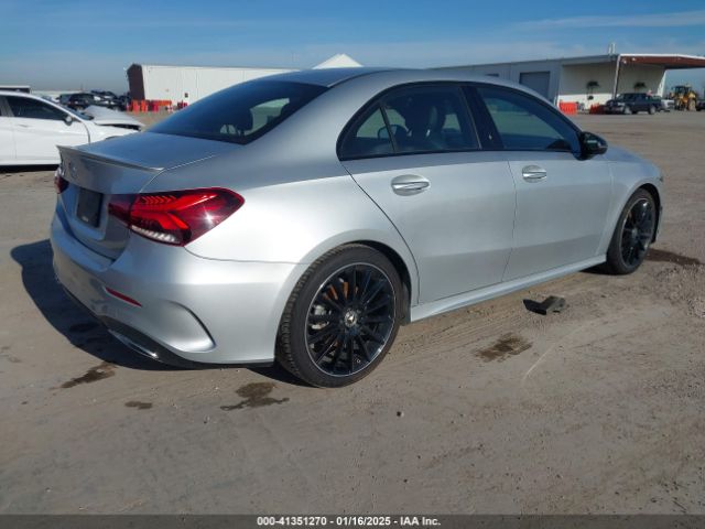 WDD3G4EB3KW006763 Mercedes-Benz A 220