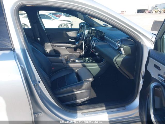 WDD3G4EB3KW006763 Mercedes-Benz A 220