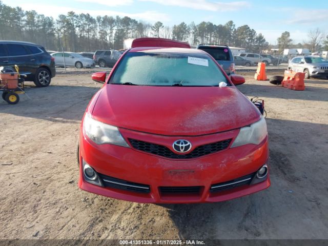 4T1BF1FK1EU824929 Toyota CAMRY SE