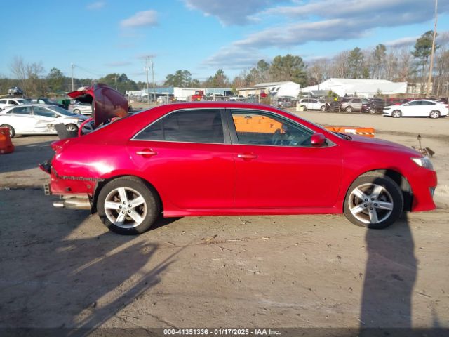 4T1BF1FK1EU824929 Toyota CAMRY SE