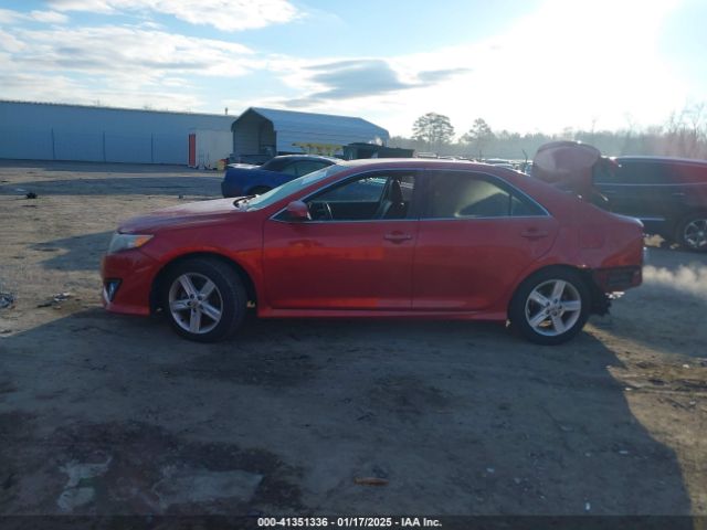 4T1BF1FK1EU824929 Toyota CAMRY SE