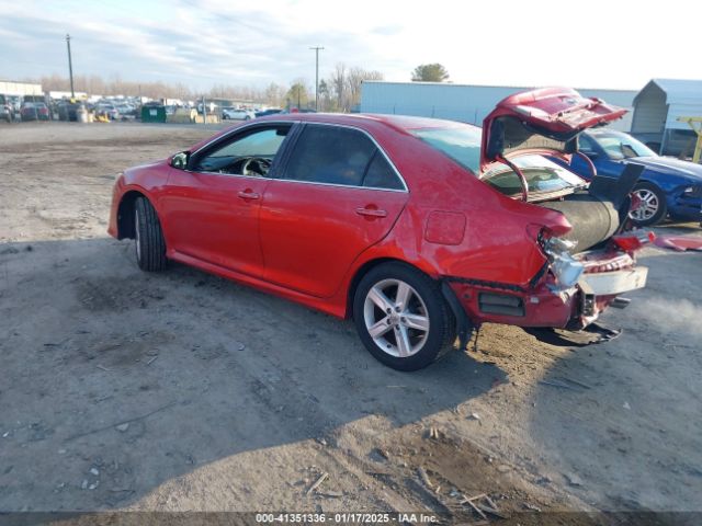 4T1BF1FK1EU824929 Toyota CAMRY SE