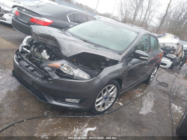 Ford FOCUS SE 2015 1FADP3F26FL338443 Image 2