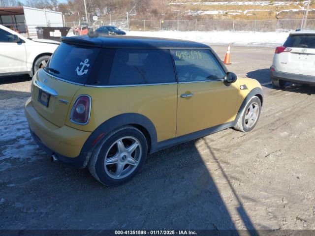 2008 MINI COOPER WMWMF33568TT61894 Photo 3