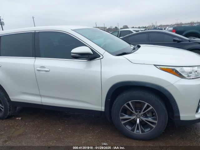 5TDZARFH3KS054379 Toyota Highlander Le