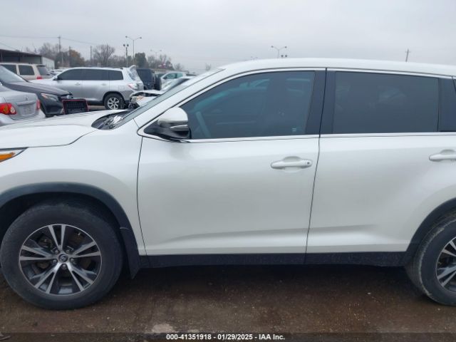 5TDZARFH3KS054379 Toyota Highlander Le