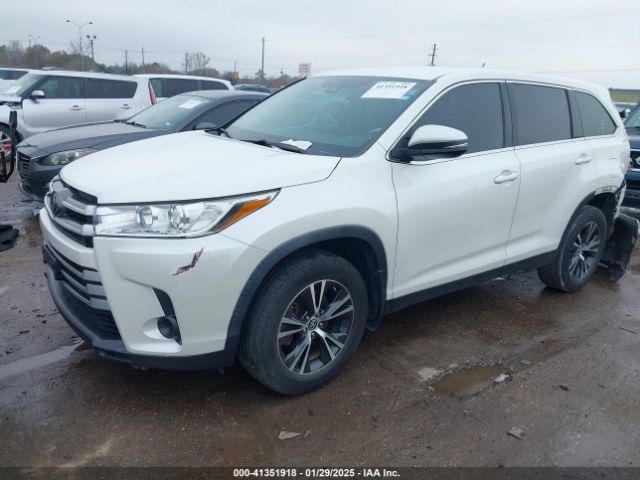 5TDZARFH3KS054379 Toyota Highlander Le