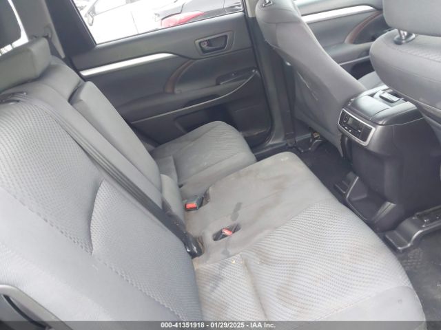 5TDZARFH3KS054379 Toyota Highlander Le