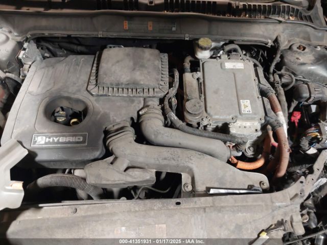 3FA6P0LU6KR157965 Ford Fusion Hybrid Se